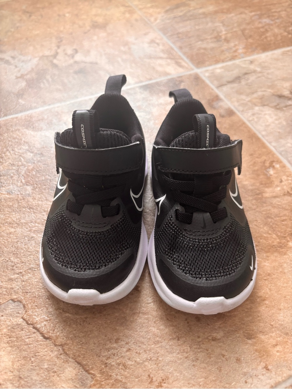 Kid’s Nike Cosmic Runner Toddler Size 6C